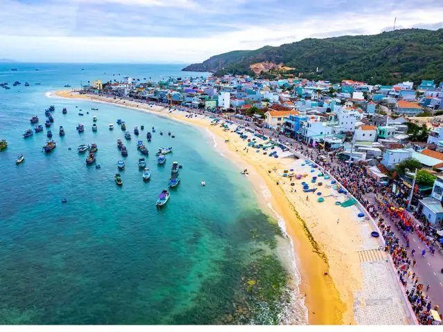 Khám Phá Làng Chài Nhơn Hải: Hướng Dẫn Du Lịch Chi Tiết