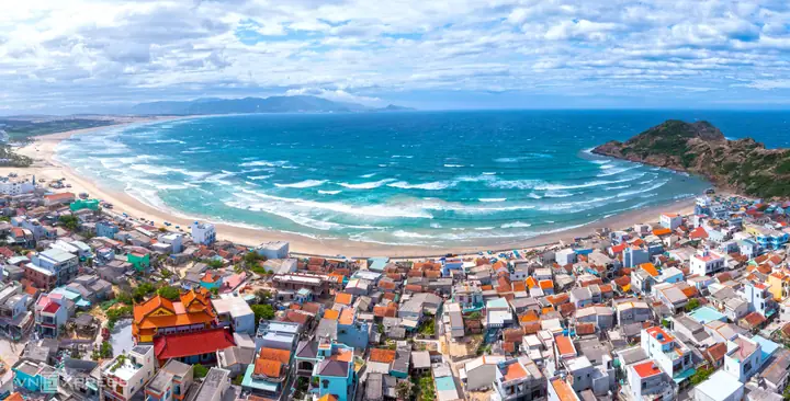 Khám Phá Làng Chài Nhơn Lý – Hướng Dẫn Du Lịch Chi Tiết