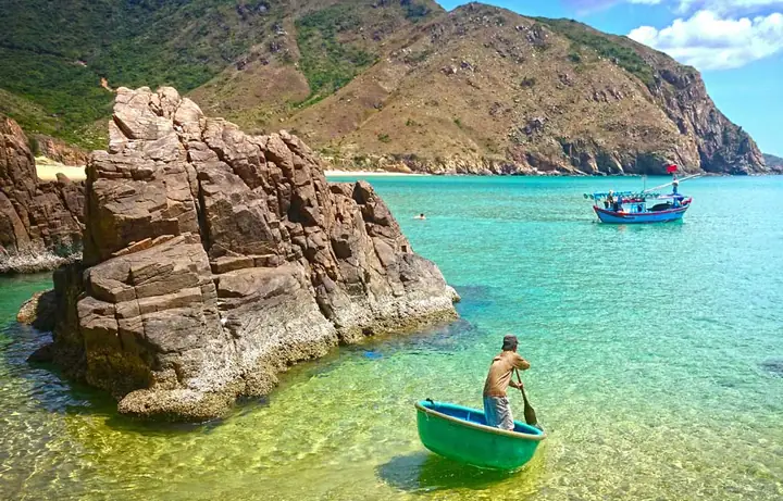 Khám Phá Làng Chài Nhơn Lý – Hướng Dẫn Du Lịch Chi Tiết