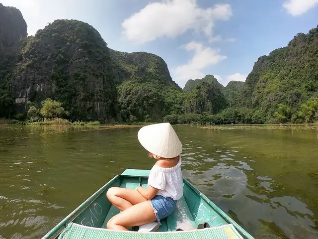 Ninh Bình Có Sân Bay Không? Thông Tin Chi Tiết Về Sân Bay Và Các Lựa Chọn Di Chuyển