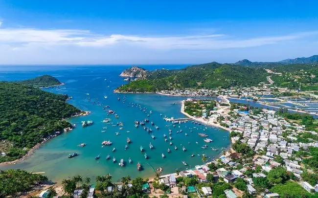 Ninh Chữ Vĩnh Hy Ở Đâu? Đánh Giá Chi Tiết 5 Điểm Đến Đáng Chú Ý Quanh Vịnh Vĩnh Hy
