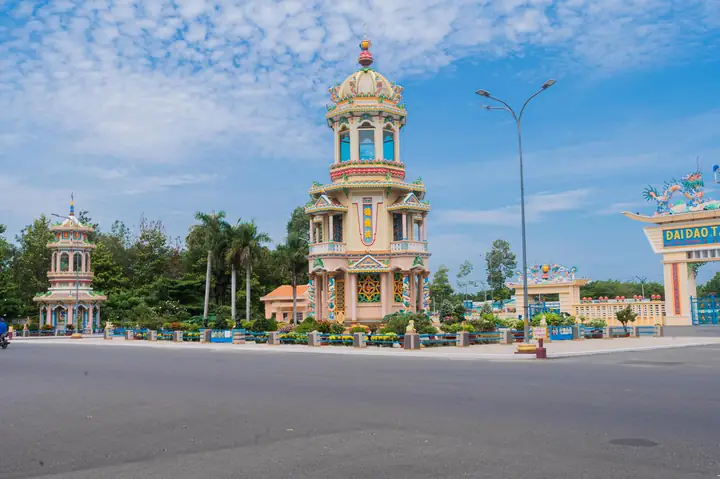Nội Ô Tòa Thánh Tây Ninh: Khám Phá Trái Tim Tâm Linh Đặc Sắc Của Tây Ninh