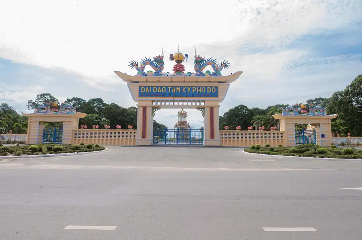 Nội Ô Tòa Thánh Tây Ninh: Khám Phá Trái Tim Tâm Linh Đặc Sắc Của Tây Ninh
