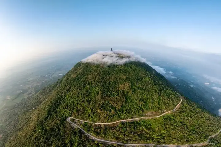Khám Phá Độ Cao 986m Và Các Lộ Trình Leo Núi Bà Đen Khám Phá Độ Cao 986m Và Các Lộ Trình Leo Núi Bà Đen