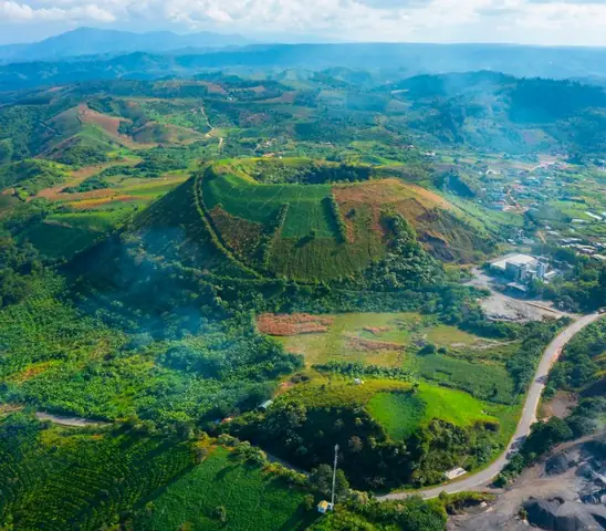 Top 10 Ngọn Núi Lửa Nổi Tiếng Việt Nam Cho Người Yêu Địa Chất