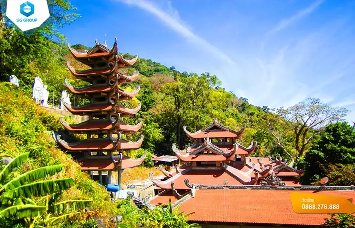 Khám Phá Núi Tà Cú: Hướng Dẫn Du Lịch, Trekking Và Chùa