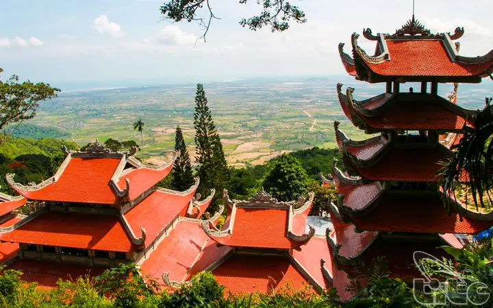 Khám Phá Núi Tà Cú: Hướng Dẫn Du Lịch, Trekking Và Chùa