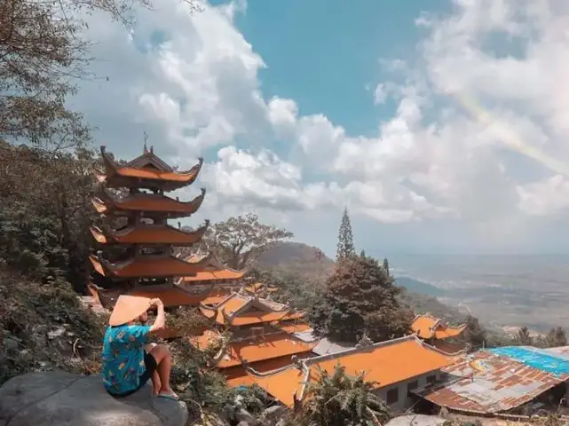 Khám Phá Núi Tà Cú: Hướng Dẫn Du Lịch, Trekking Và Chùa