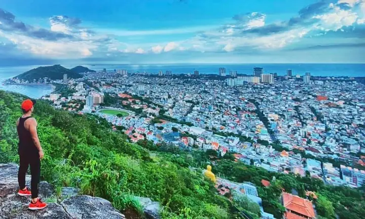 Khám Phá Núi Viba Vũng Tàu: Hướng Dẫn Leo Và Điểm Săn Mây