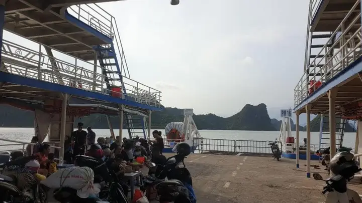 Phà Tuần Châu - Cát Bà: Lịch Chạy, Giá Vé Cập Nhật & Bí Quyết Di Chuyển Thông Minh