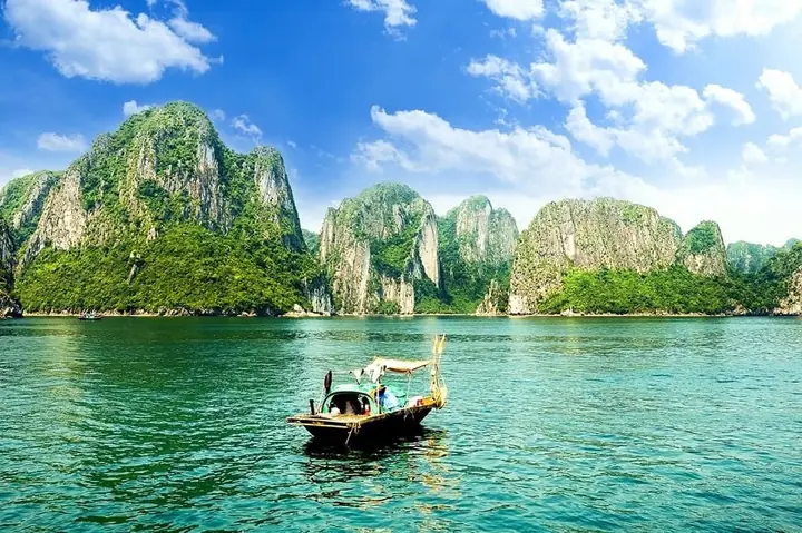 Phát Triển Du Lịch Bền Vững: Hướng Đi Tất Yếu Cho Việt Nam Phát Triển Du Lịch Bền Vững: Hướng Đi Tất Yếu Cho Việt Nam