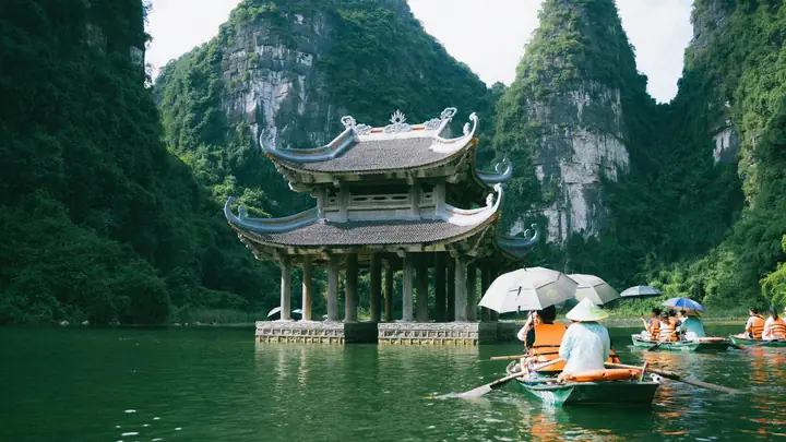 Phát Triển Du Lịch Bền Vững: Hướng Đi Tất Yếu Cho Việt Nam