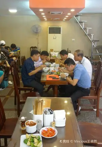 Pho 10 Ly Quoc Su: Review Chi Tiết Nhà Hàng Phở Nổi Tiếng Hà Nội