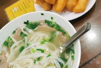 Pho 10 Ly Quoc Su: Review Chi Tiết Nhà Hàng Phở Nổi Tiếng Hà Nội