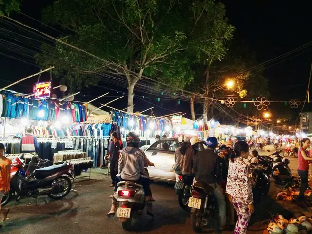 Phố Ẩm Thực Đêm Bến Tre: Cẩm Nang Trải Nghiệm Từ A-z