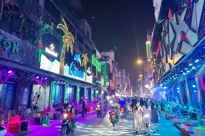 Khám Phá Phố Đi Bộ Bùi Viện: Hướng Dẫn Ăn Chơi Cho Du Khách