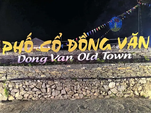 Phố Cổ Đồng Văn Về Đêm: Trải Nghiệm Lung Linh Giữa Trời Cao
