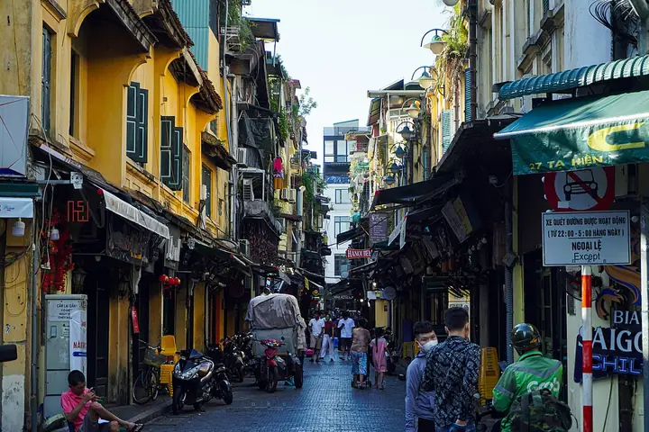 Khám Phá Khu Phố Cổ Hà Nội: Lịch Sử, Địa Điểm & Trải Nghiệm