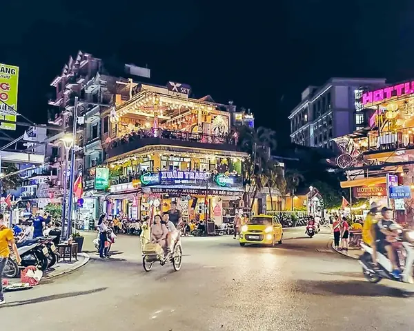 Khám Phá Phố Đi Bộ Nguyễn Đình Chiểu: Lịch Sử, Địa Điểm & Lưu Ý Tham Quan