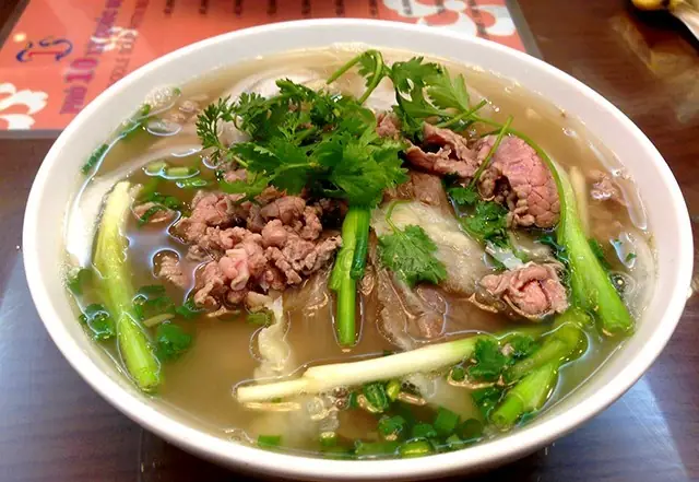 Phở Gà Bò Ly Quốc Sư – Hướng Dẫn Toàn Diện Về Nguyên Liệu, Cách Nấu Và Lưu Ý Khi Thưởng Thức