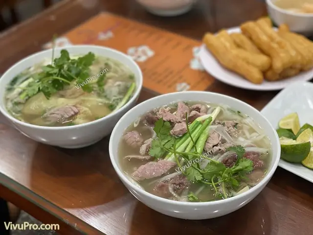 Phở Gà Bò Ly Quốc Sư – Hướng Dẫn Toàn Diện Về Nguyên Liệu, Cách Nấu Và Lưu Ý Khi Thưởng Thức