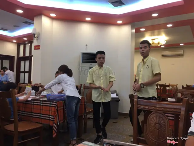 Phở 10 Lý Quốc Sư: Cẩm Nang Trải Nghiệm & Đánh Giá Khách Quan