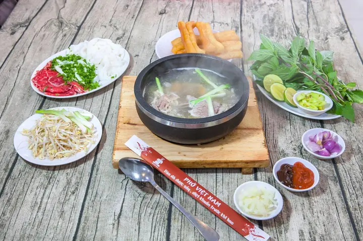Phở Thố Đá Trần Quốc Toàn – Hướng Dẫn Toàn Diện Về Món Ăn Và Địa Chỉ Thưởng Thức