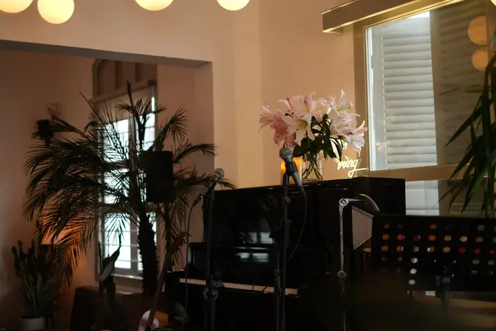 Khám Phá Vừng Ơi Mở Ra – Quán Cafe Nhạc Sống Tại Quận 3