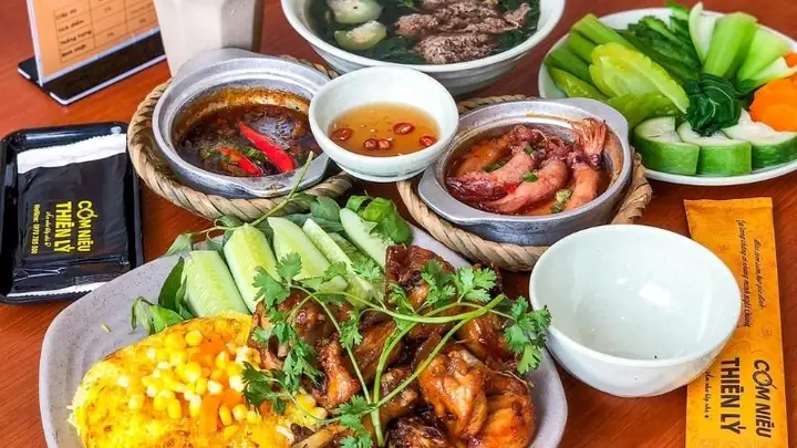 Khám Phá 12 Quán Ăn Ngon Quận 10 Dành Cho Thực Khách Địa Phương