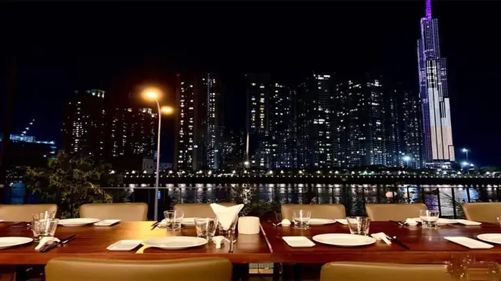Khám Phá 15 Quán Ăn Quận 2 Ngon, View Đẹp & Giá Hợp Lý