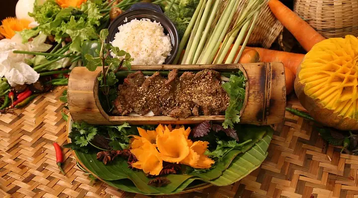 Quán Ăn Gia Đình Thuần Việt Là Gì? Đặc Điểm & Lý Do Nên Thử