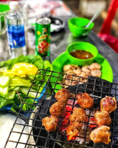 Review Quán Ăn Hàng Dừa Bò Nướng: Trải Nghiệm Ẩm Thực Đậm Chất Thủ Dầu Một Review Quán Ăn Hàng Dừa Bò Nướng: Trải Nghiệm Ẩm Thực Đậm Chất Thủ Dầu Một