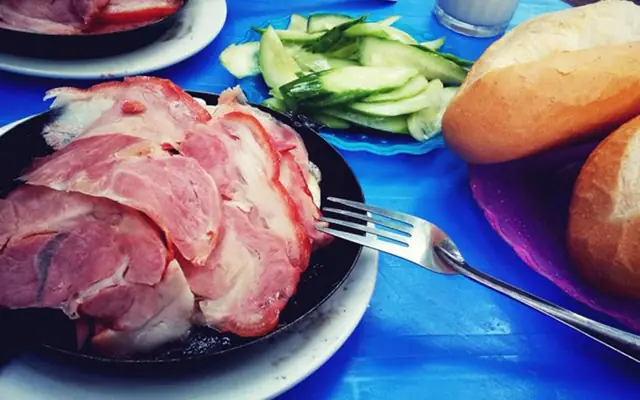 Tìm Hiểu Bánh Mì Chảo Hiệu Lực 326 Bà Triệu: Giá, Món Ngon