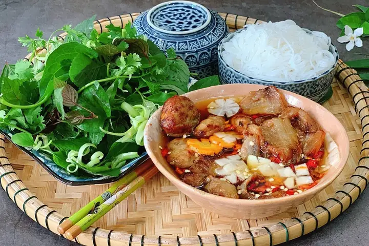 Đánh Giá Chi Tiết 4 Quán Bún Chả Hà Nội Gần Đây: So Sánh Chân Thực Về Hương Vị & Trải Nghiệm