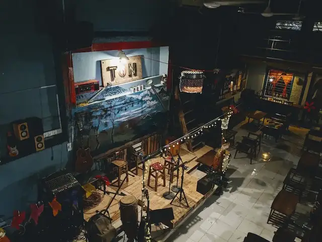 Khám Phá 8 Quán Cafe Acoustic Quận 10: Địa Chỉ, Giá & Không Gian
