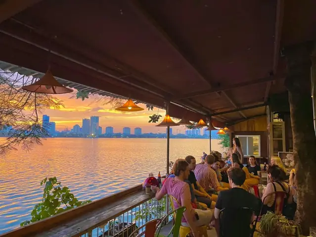 Khám Phá 25 Quán Cafe View Hồ Tây Đẹp Cho Người Yêu Không Gian