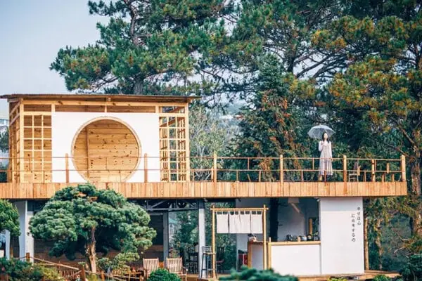Khám Phá 10 Quán Cà Phê View Hồ Tuyền Lâm Đẹp Nhất Đà Lạt