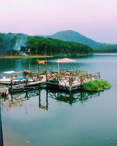 Khám Phá 10 Quán Cà Phê View Hồ Tuyền Lâm Đẹp Nhất Đà Lạt Khám Phá 10 Quán Cà Phê View Hồ Tuyền Lâm Đẹp Nhất Đà Lạt
