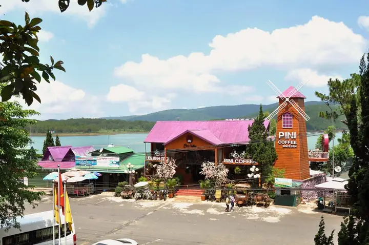 Khám Phá 10 Quán Cà Phê View Hồ Tuyền Lâm Đẹp Nhất Đà Lạt Khám Phá 10 Quán Cà Phê View Hồ Tuyền Lâm Đẹp Nhất Đà Lạt