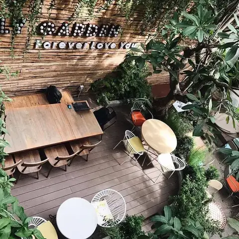 Quán Cafe Sân Vườn Quận 1: Hướng Dẫn Chi Tiết Khám Phá Không Gian Xanh Giữa Trung Tâm