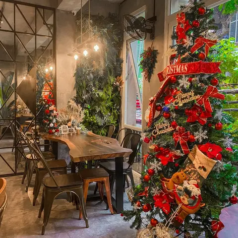 Top 7 Quán Cafe Trang Trí Noel Đẹp Nhất, "sống Ảo" Cực Chất Năm 2026