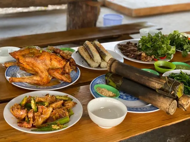 Khám Phá 10 Quán Gà Nướng Cơm Lam Đà Lạt Ngon Nhất Cho Du Khách