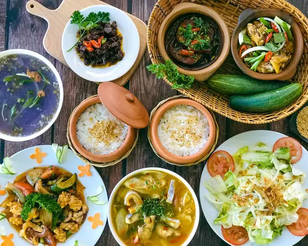 Khám Phá 7 Quán Cơm Niêu Hoa Sữa Ngon Nhất Bà Rịa – Vũng Tàu