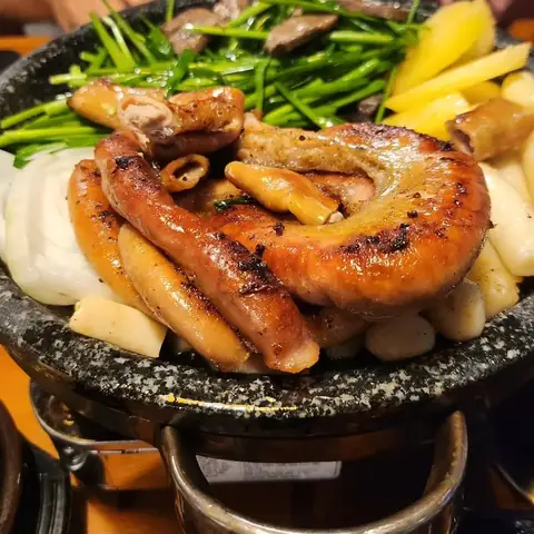 Khám Phá 10 Quán Lòng Bò Nướng Hàn Quốc Ngon Nhất Sài Gòn