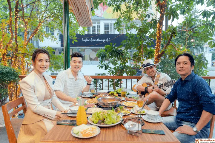 Khám Phá 12 Quán Nhậu Tân Phú Ngon, Giá Hợp Lý Cho Bạn Bè Và Gia Đình