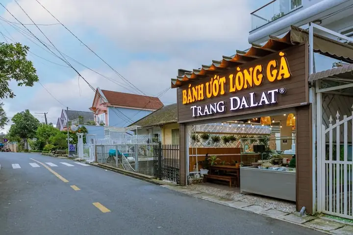 Quán Trang Bánh Ướt Lòng Gà Đà Lạt: Đánh Giá Chi Tiết Từ Một Thực Khách Cứng