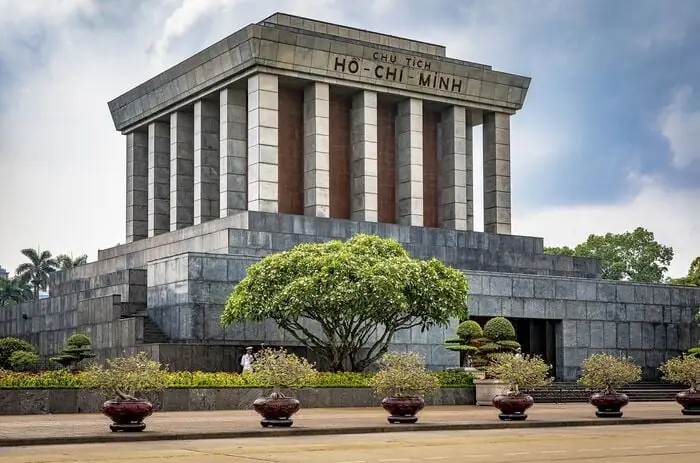 Khám Phá Quảng Trường Ba Đình – Lịch Sử, Kiến Trúc Và Sự Kiện