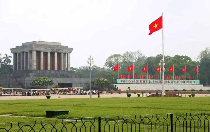 Khám Phá Quảng Trường Ba Đình – Lịch Sử, Kiến Trúc Và Sự Kiện