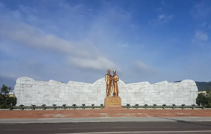 Khám Phá 4 Quảng Trường Quy Nhơn: Vị Trí, Lịch Sử & Điểm Đến Khám Phá 4 Quảng Trường Quy Nhơn: Vị Trí, Lịch Sử & Điểm Đến