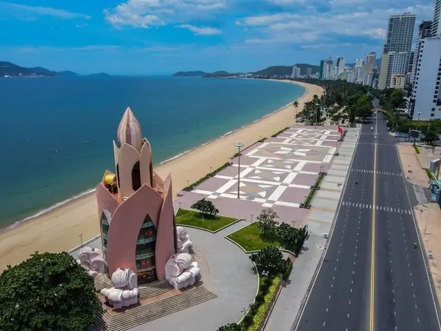 Khám Phá Quảng Trường 2/4 Nha Trang: Lịch Sử, Hoạt Động & Điểm Đến Hấp Dẫn